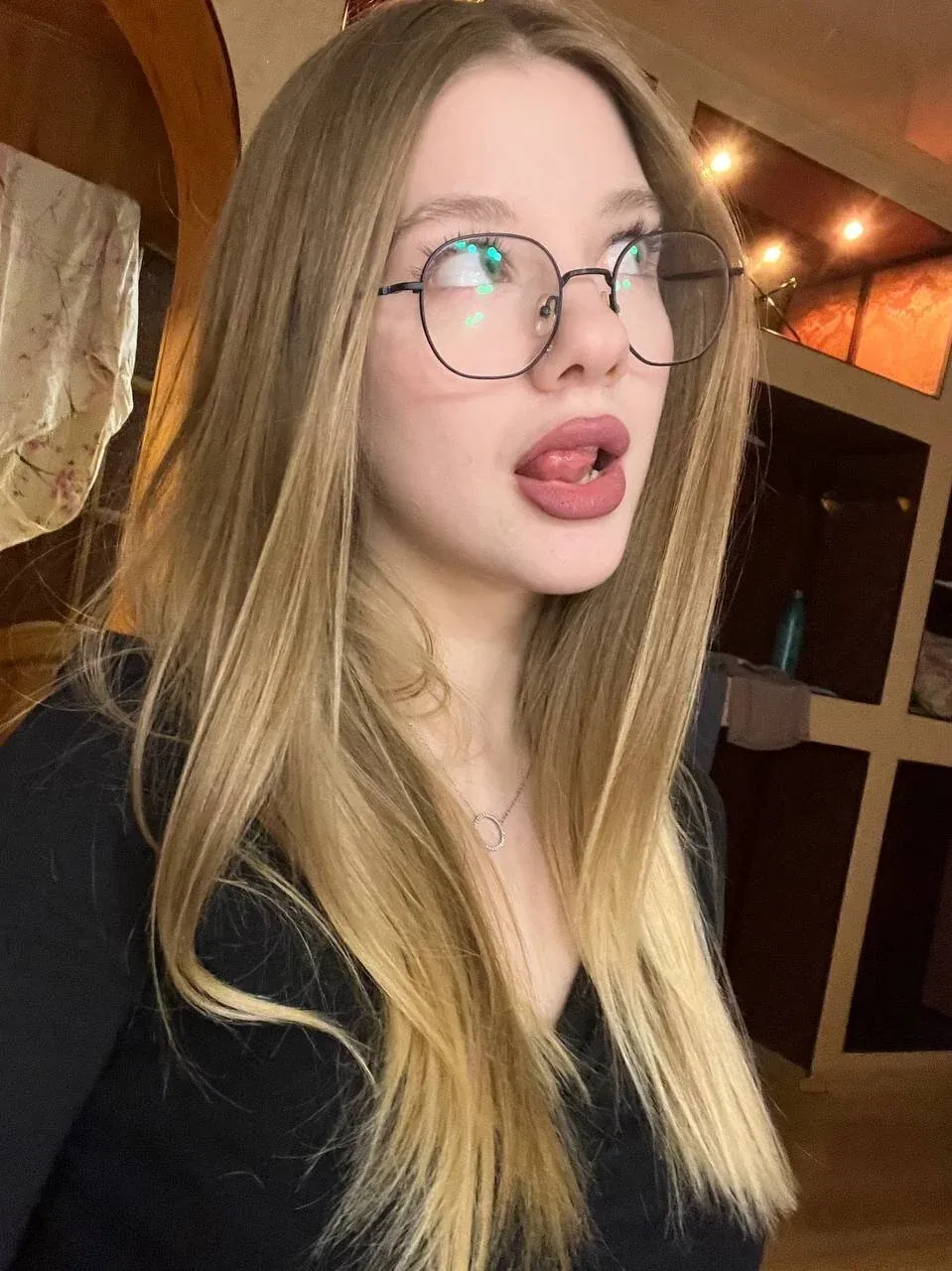 MoniBless camshow