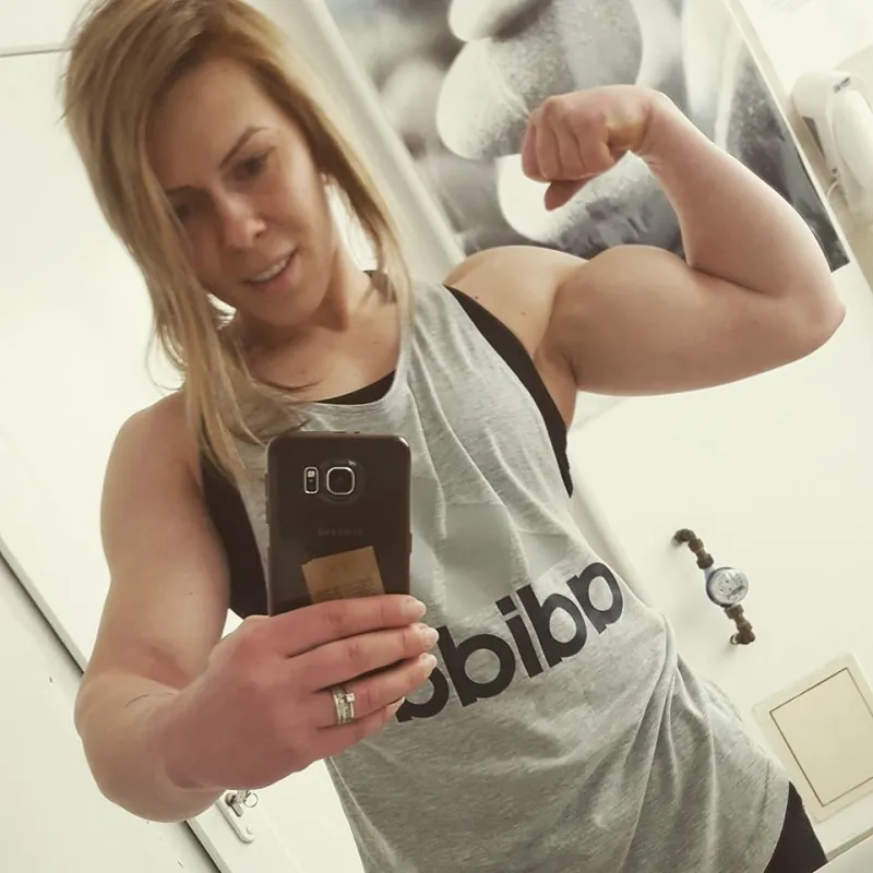 crazyxbody — 2 new photos & cam replays