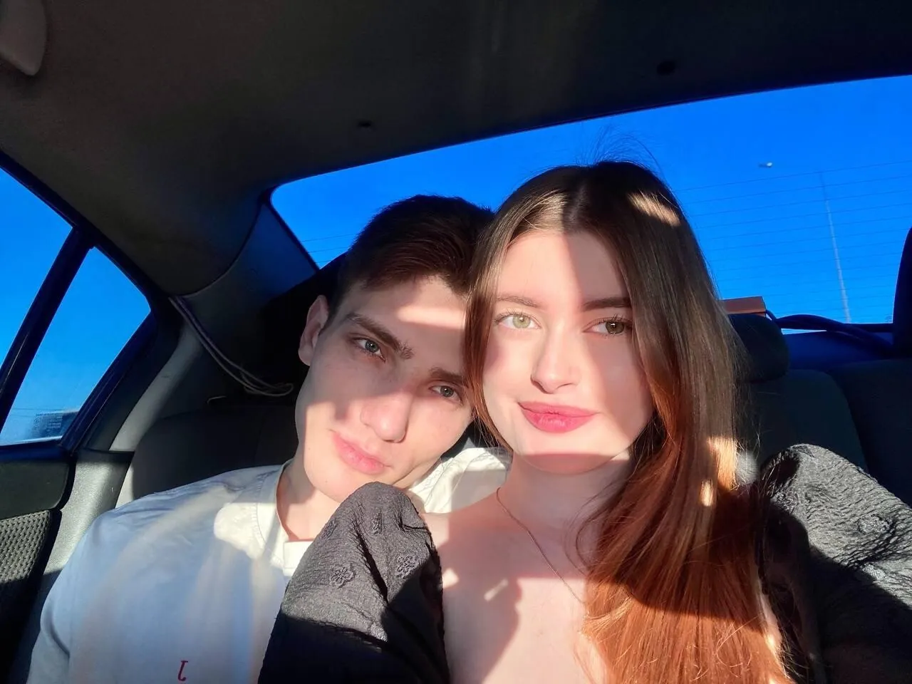 emiliacouple camshow