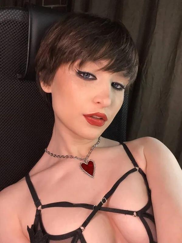 Lucy nudes & leaks — best camshow moments