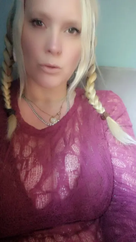 Bella_Squirts camshow