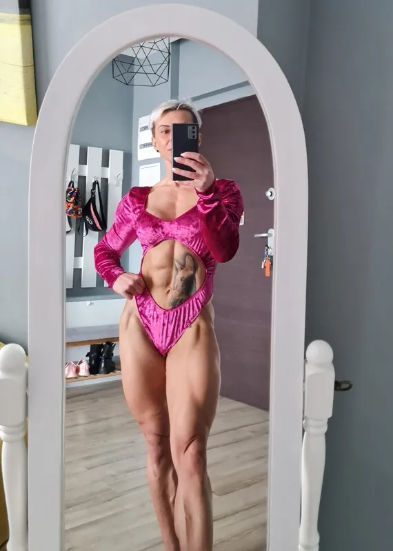 crazyxbody — 3 new photos & new leaks