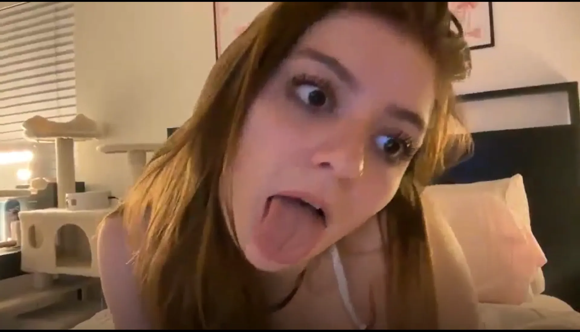 mollyxxxmoon camshow