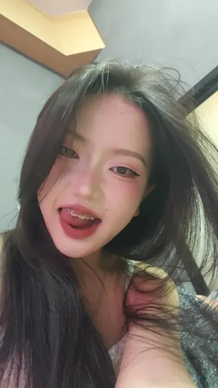Velvet--girl camshow