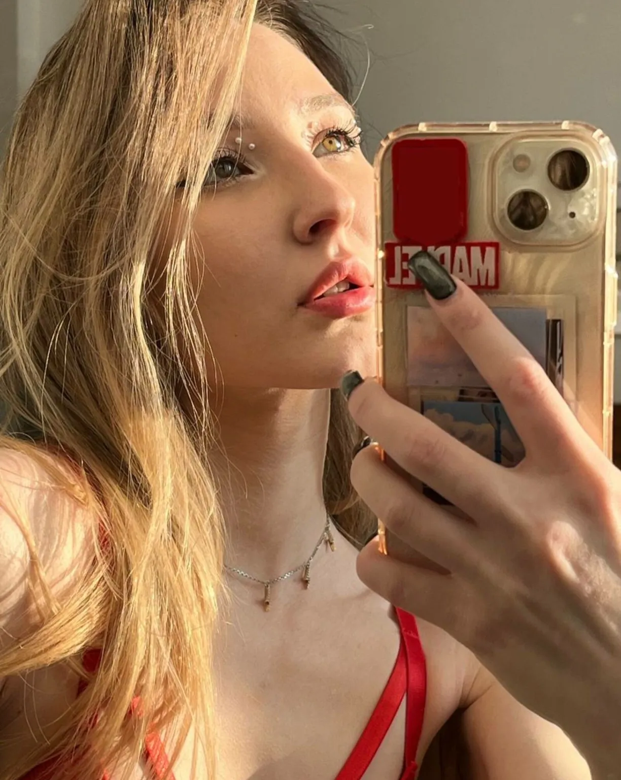 annie_f0x camshow