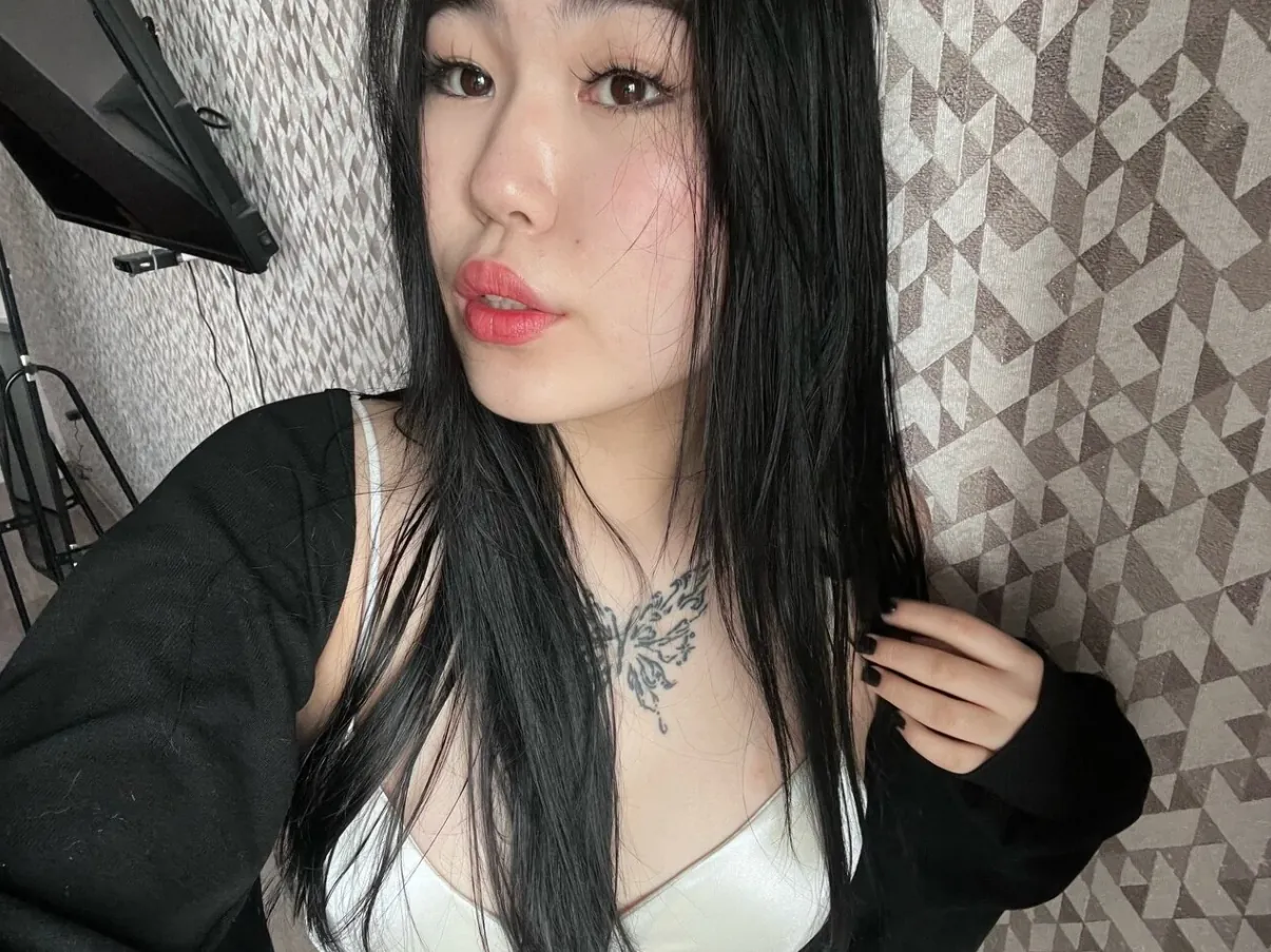 miraqqwerty camshow