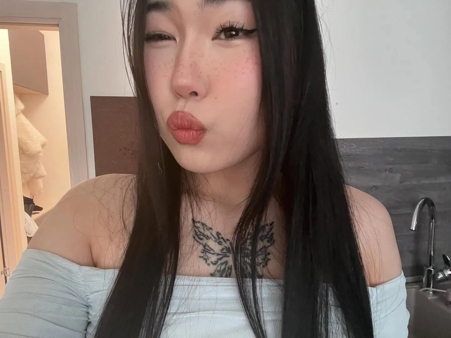 miraqqwerty camshow