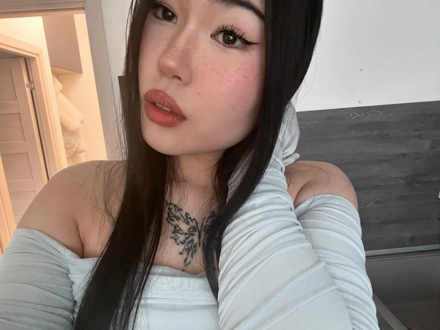 miraqqwerty camshow